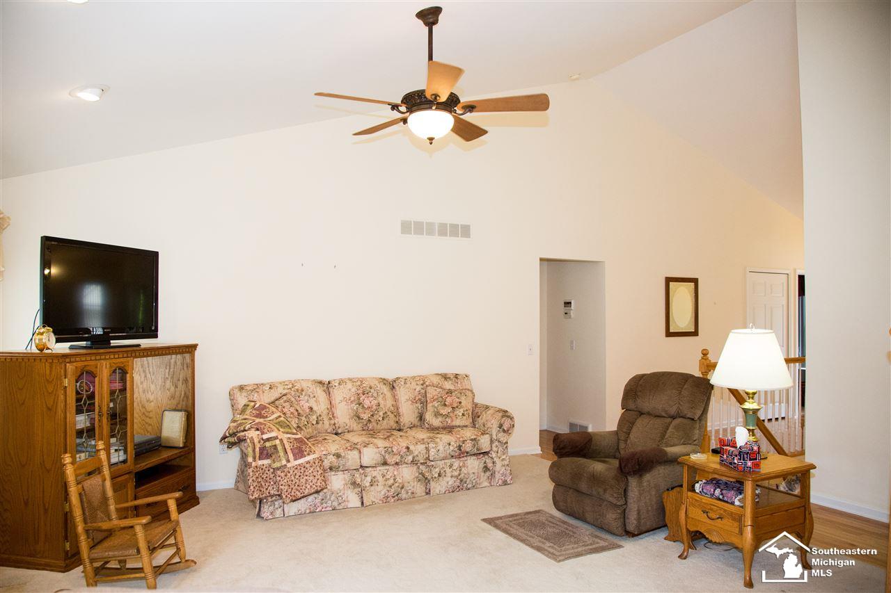 22471 Timber Ridge Court Trenton, MI 48183 - Photo 9 of 45 31395477-8.JPG