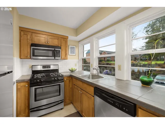 $258,000 | 230 Northeast 60th Avenue, Unit 27, Portland, OR 97213