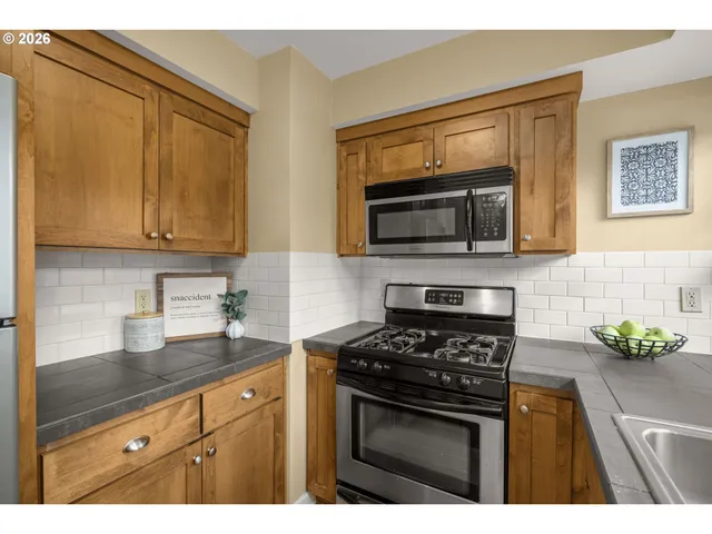 $258,000 | 230 Northeast 60th Avenue, Unit 27, Portland, OR 97213
