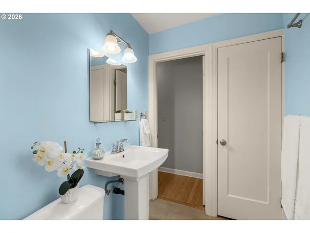 $258,000 | 230 Northeast 60th Avenue, Unit 27, Portland, OR 97213