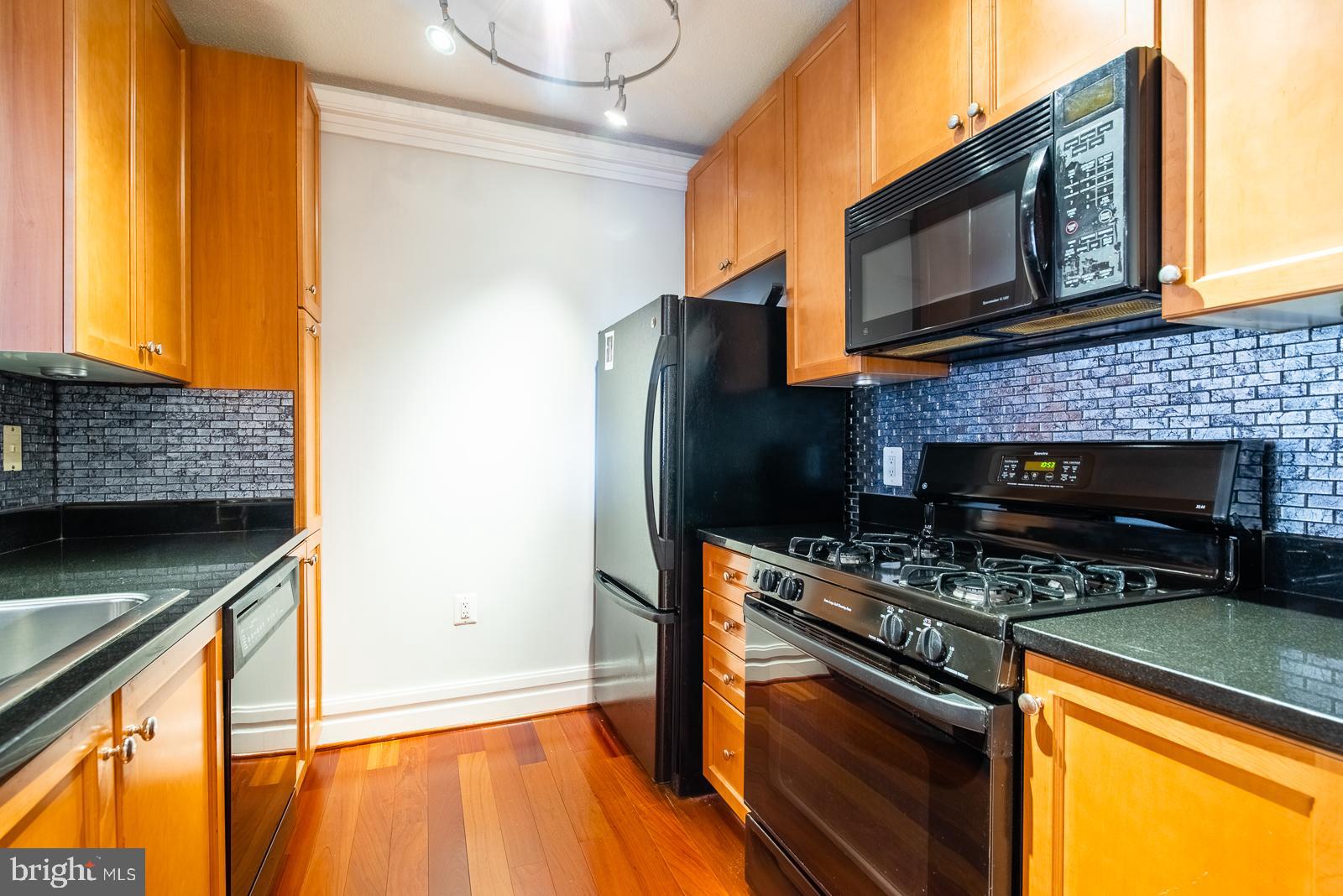 851 North Glebe Road, Unit 901 Arlington, VA 22203 - Photo 3 of 22