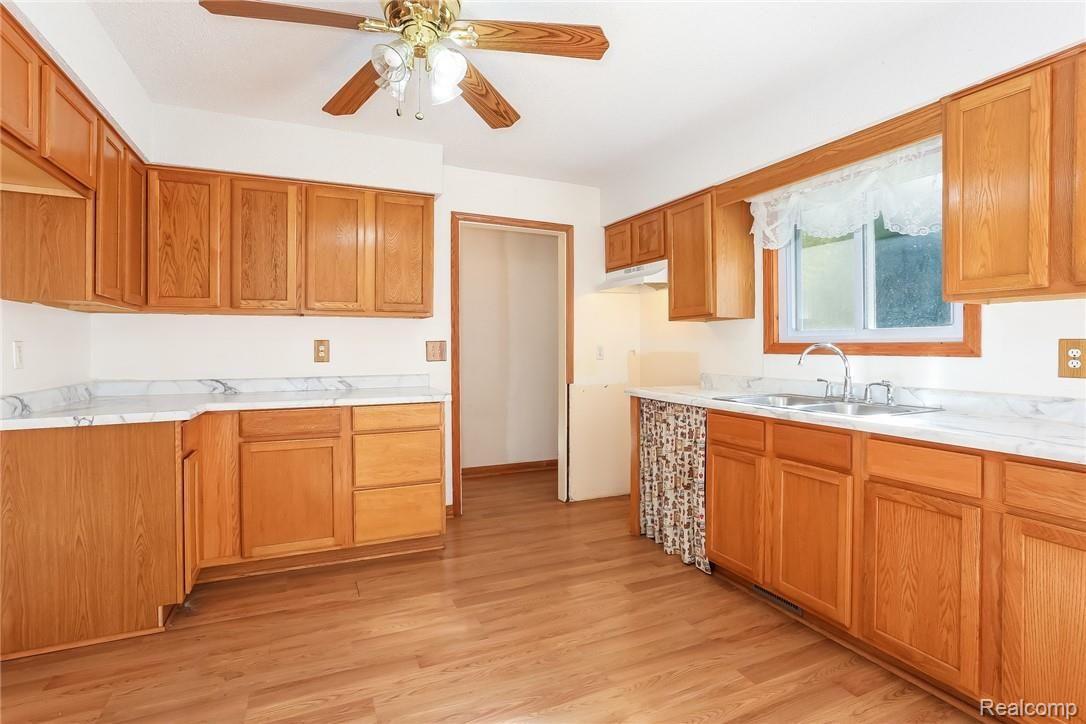 6281 West Vienna Road Clio, MI 48420 - Photo 10 of 37 011-photo-kitchen-6464852.jpg