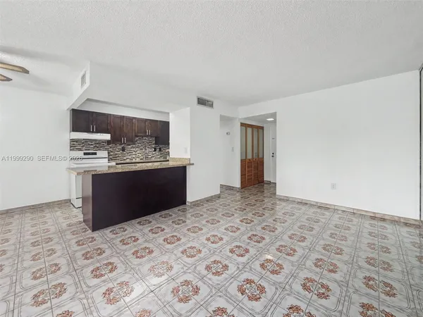 $2,150 | 9340 West Flagler Street, Unit 207B, Miami, FL 33174