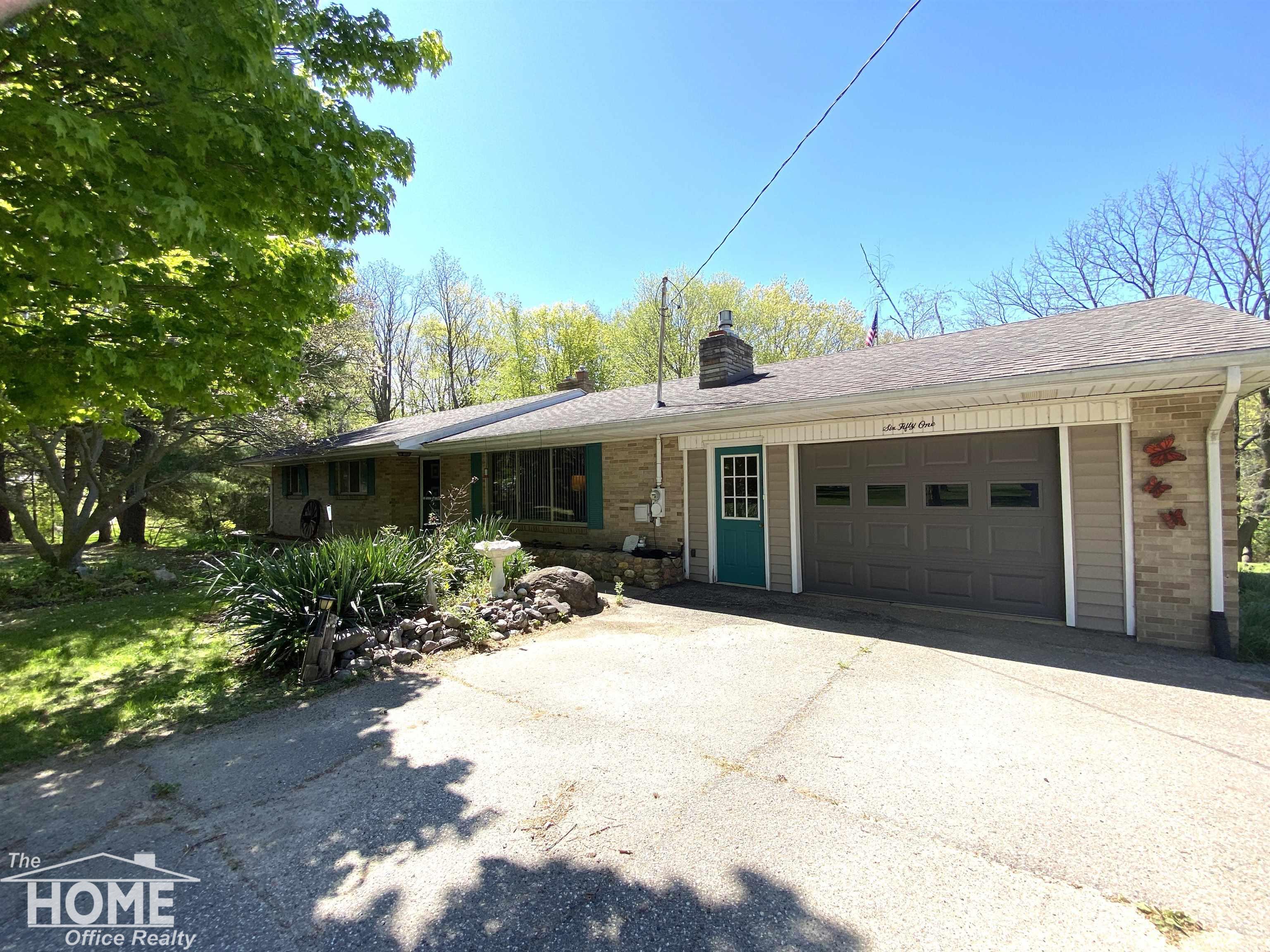 651 West Riley Road Owosso, MI 48867 - Photo 1 of 16