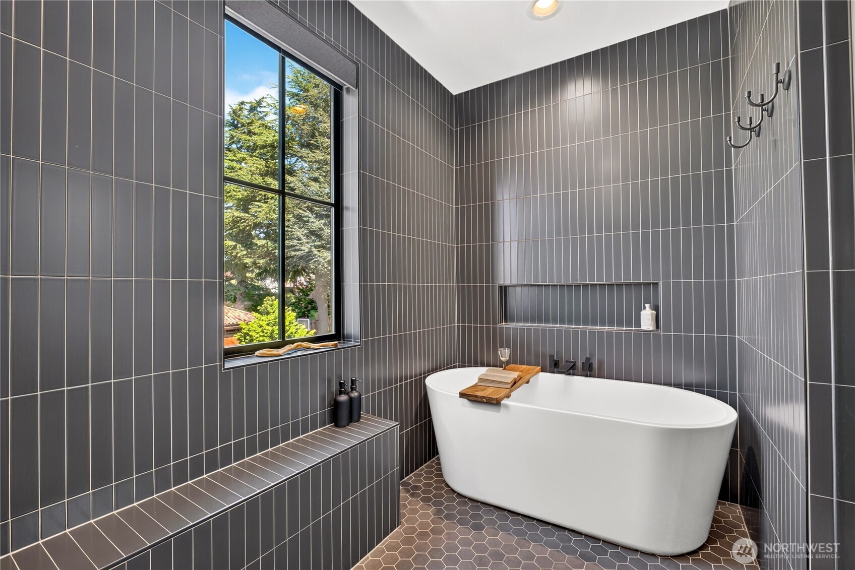 4021 West Raye Street Seattle, WA 98199 - Photo 20 of 39 Gallery Image 20