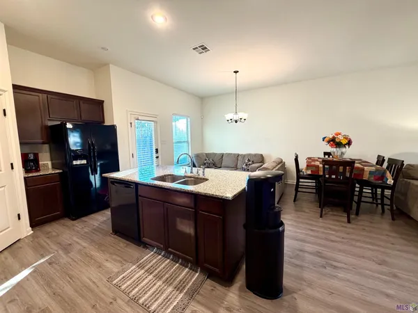 $2,200 | 40087 Trace Avenue, Gonzales, LA 70737