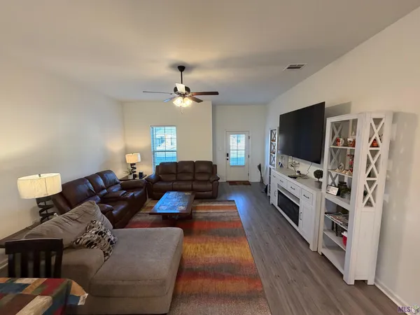 $2,200 | 40087 Trace Avenue, Gonzales, LA 70737