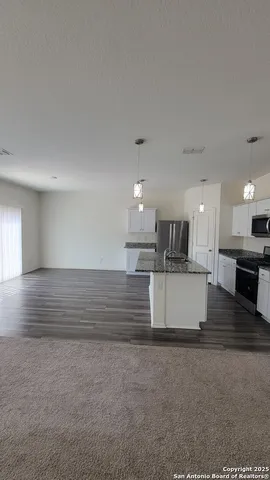 $1,950 | 13538 Sunrise Meadow, St. Hedwig, TX 78152