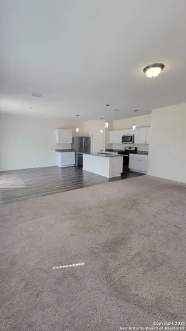 $1,950 | 13538 Sunrise Meadow, St. Hedwig, TX 78152