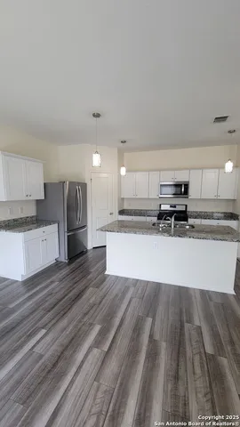 $1,950 | 13538 Sunrise Meadow, St. Hedwig, TX 78152