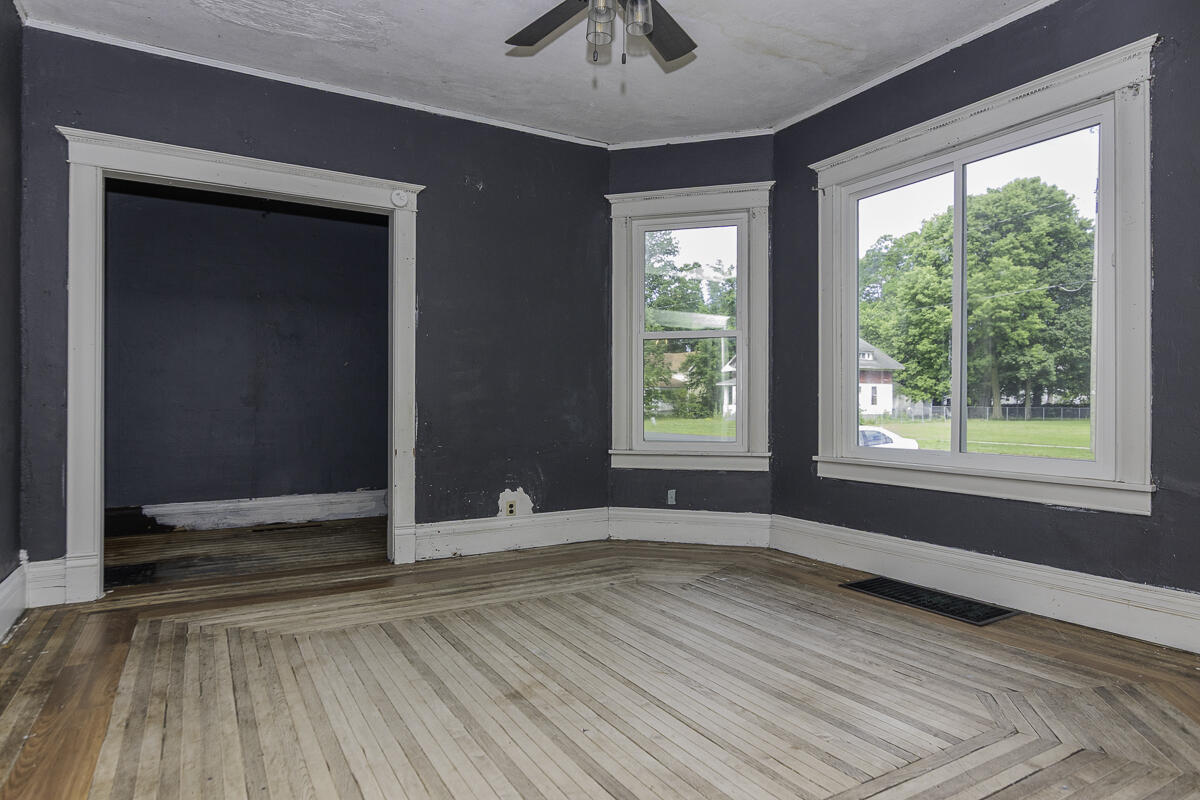 205 West Sherwood Street Decatur, MI 49045 - Photo 7 of 21 Parlor