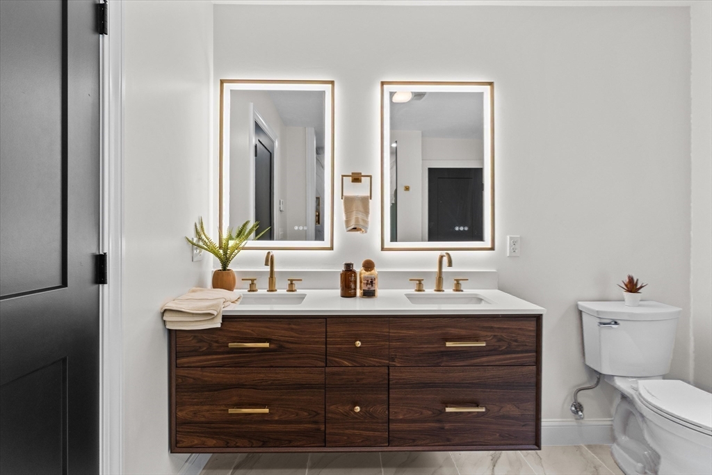 508 Pine Street Leicester, MA 01524 - Photo 27 of 34 a bathroom with a toilet a sink and mirror