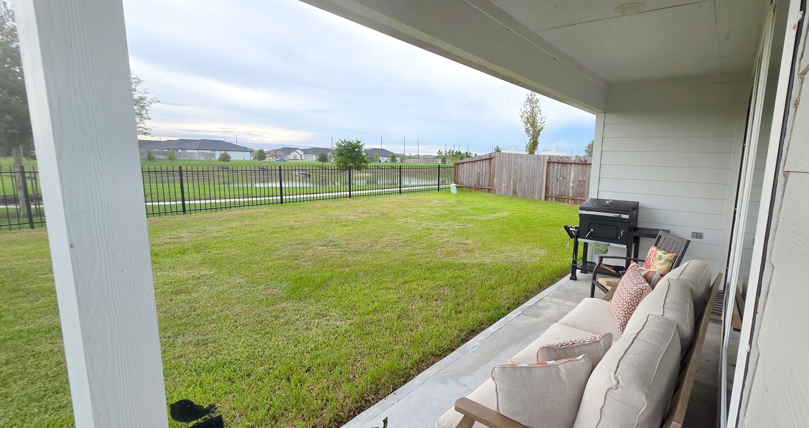 8510 Tropical Breeze Way Rosharon, TX 77583 - Photo 8 of 19 Gallery Image 8