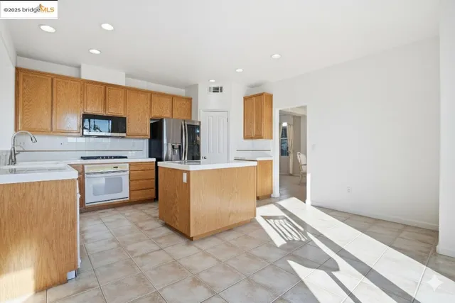 $795,000 | 6857 Sunriver Lane, Vallejo, CA 94591