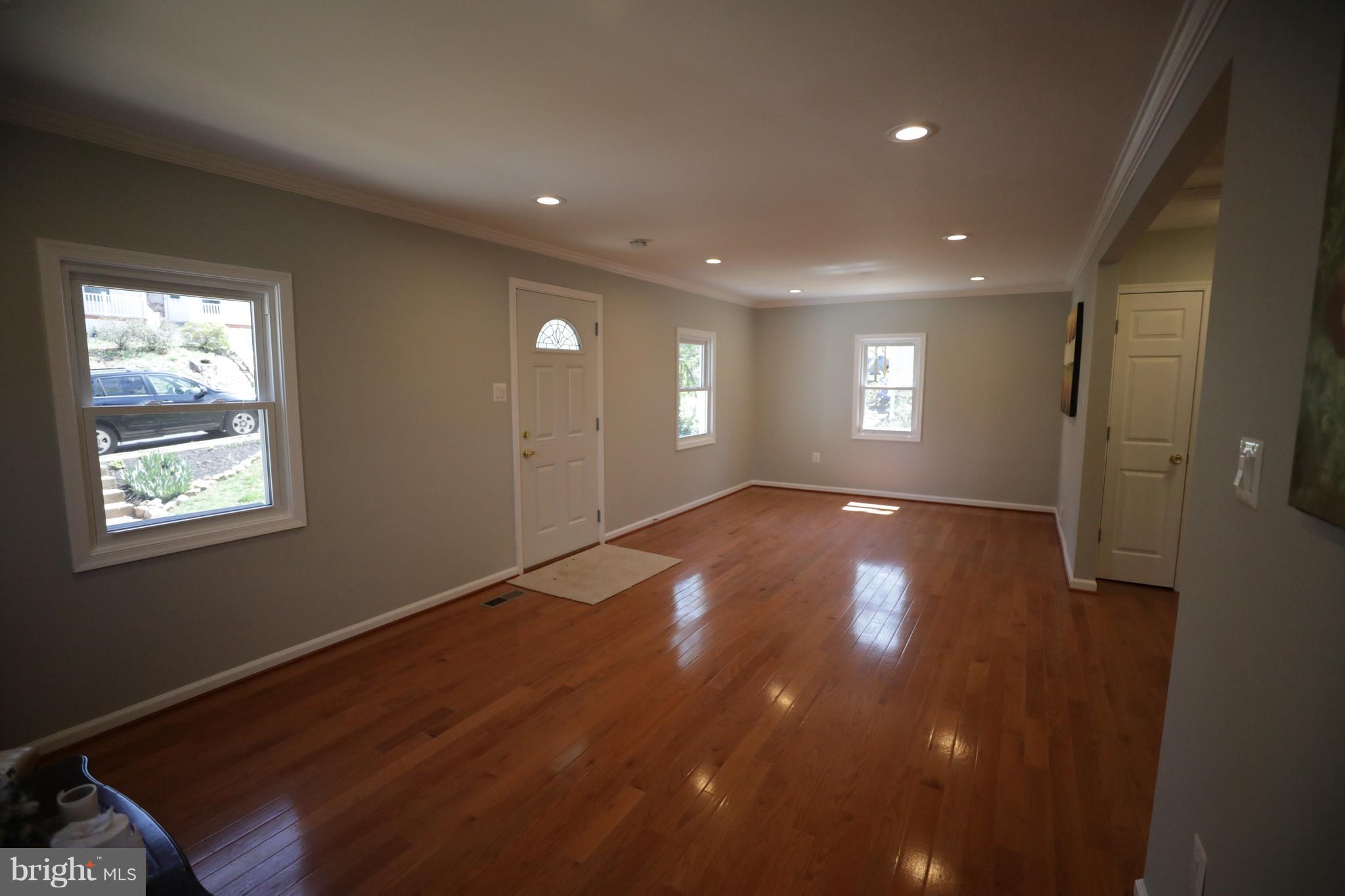 11704 Idlewood Road Silver Spring, MD 20906 - Photo 5 of 25 Living Room
