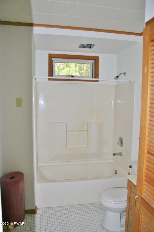 125 Markle Road Hawley, PA 18428 - Photo 15 of 19 11-bathroom