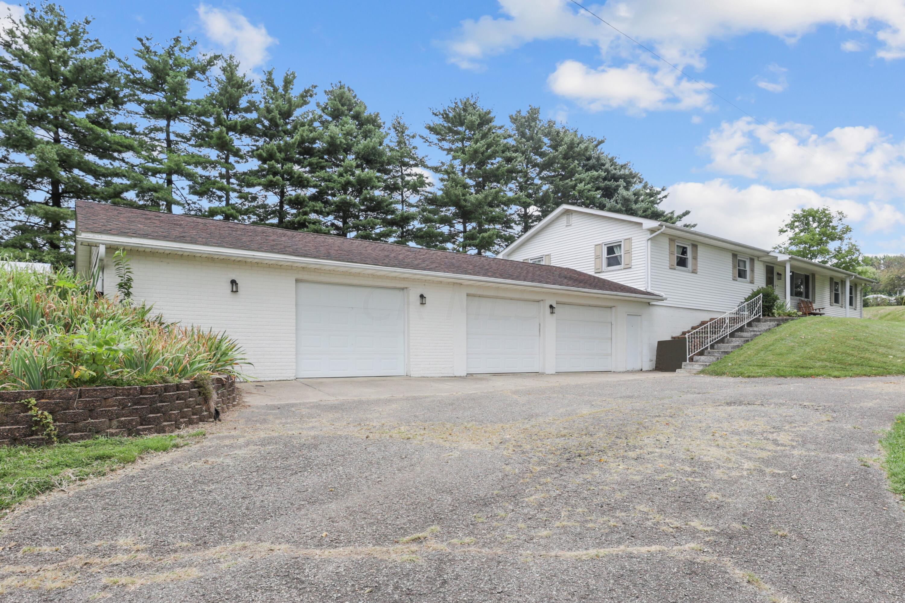 2146 Ginder Road Northwest Lancaster, OH 43130 - Photo 2 of 35 E948E737-9582-4866-9172-144B389793A6