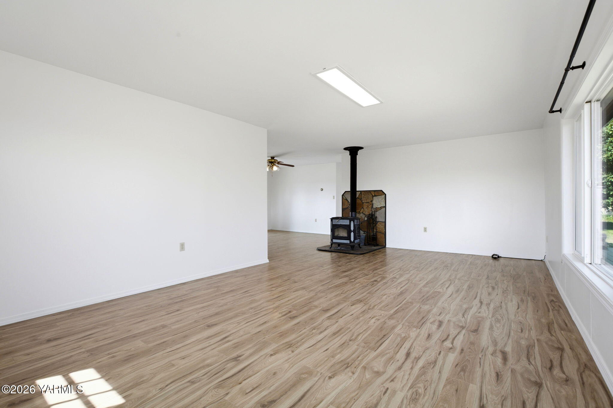 1660 Thompson Road Cowiche, WA 98923 - Photo 14 of 27 Spacious Living Room