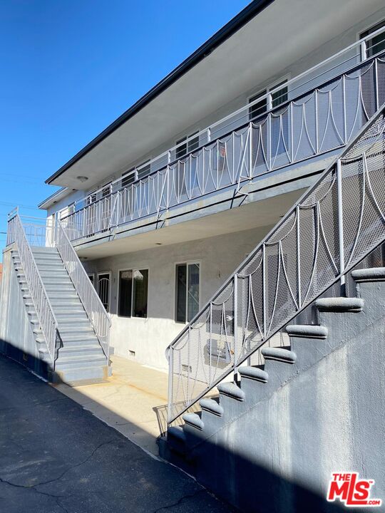 1625 South La Brea Avenue, Unit 4 Los Angeles, CA 90019 - Photo 1 of 7 a view of entryway with wooden floor
