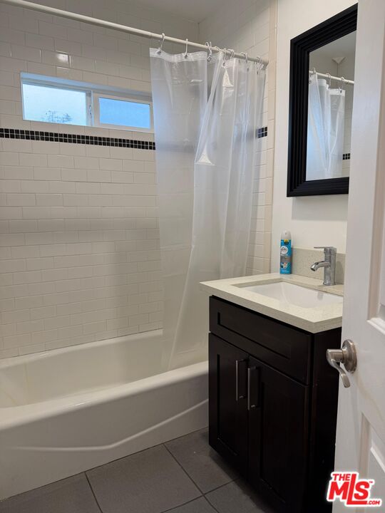 1625 South La Brea Avenue, Unit 4 Los Angeles, CA 90019 - Photo 6 of 7 a bathroom with a sink and a mirror