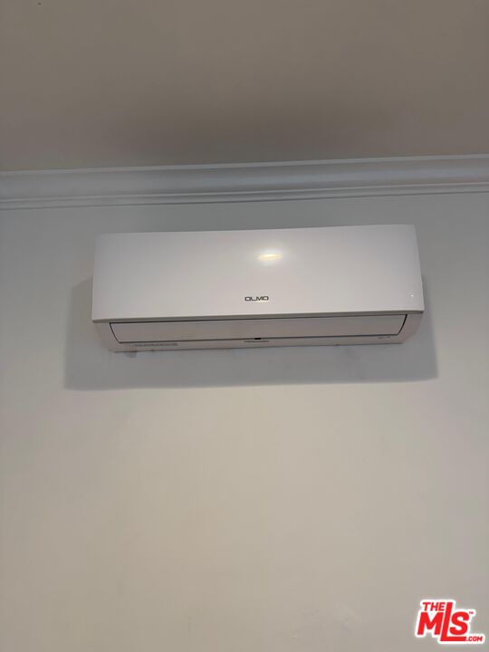 1625 South La Brea Avenue, Unit 4 Los Angeles, CA 90019 - Photo 7 of 7 a close view of refrigerator