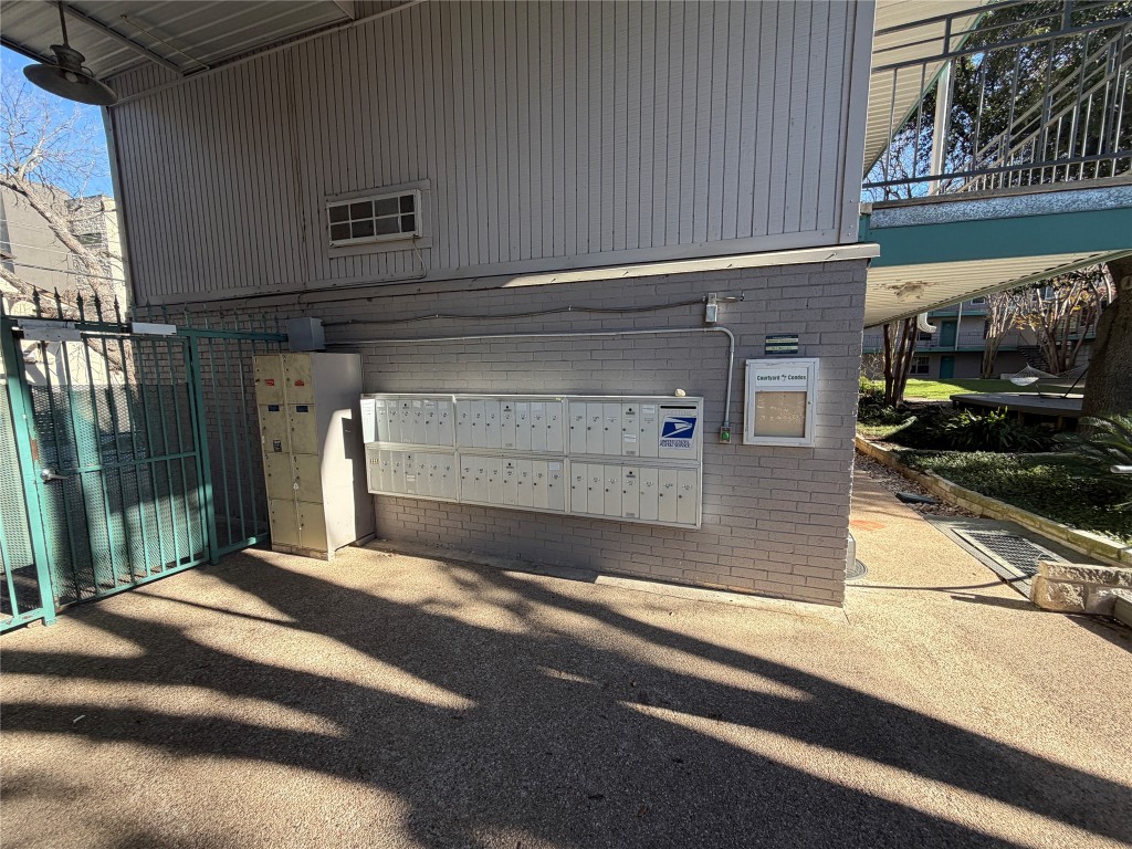 300 Crockett Street, Unit 201 Austin, TX 78704 - Photo 27 of 32 a view of a car garage