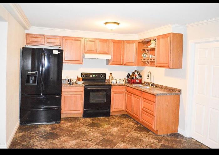 317 North Harding Avenue Wapato, WA 98951 - Photo 2 of 13