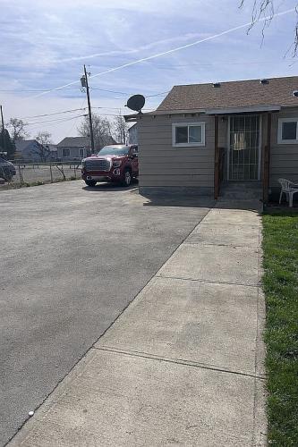 317 North Harding Avenue Wapato, WA 98951 - Photo 3 of 13