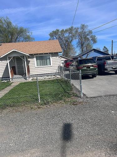317 North Harding Avenue Wapato, WA 98951 - Photo 5 of 13