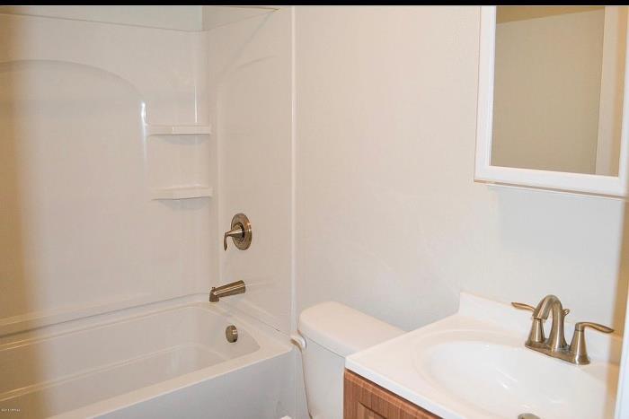 317 North Harding Avenue Wapato, WA 98951 - Photo 9 of 13