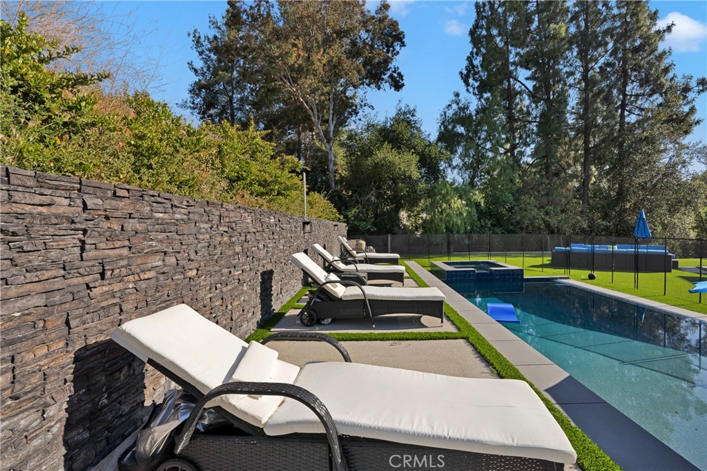 6006 Spring Valley Road Hidden Hills, CA 91302 - Photo 32 of 36