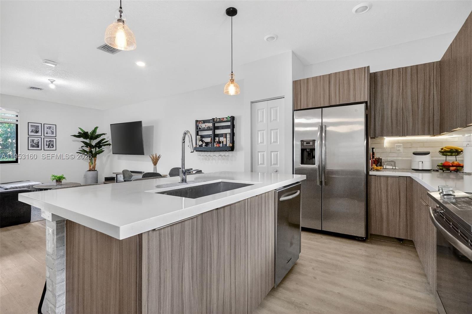 4975 Northwest 83rd Path Doral, FL 33166 - Photo 17 of 48