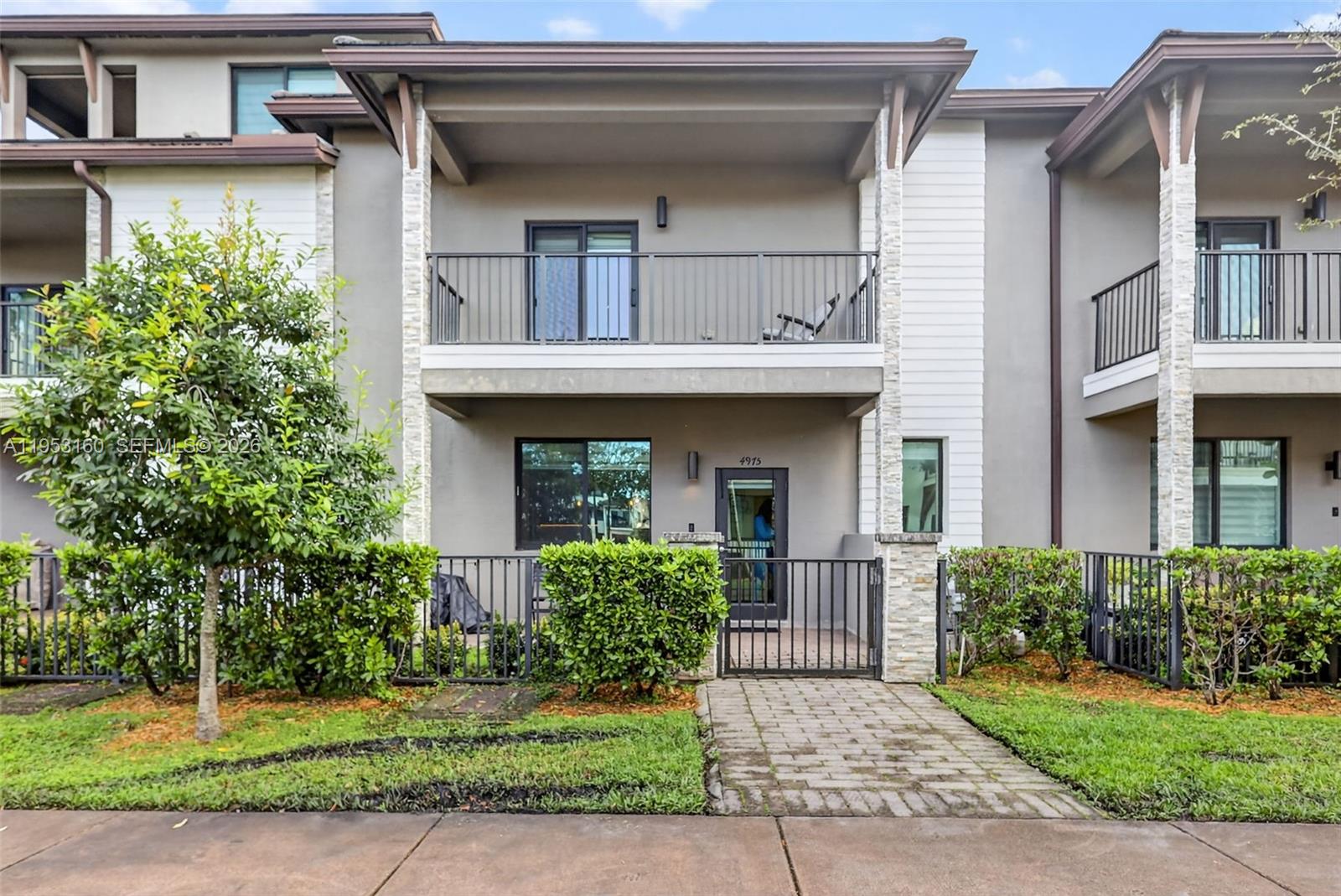 4975 Northwest 83rd Path Doral, FL 33166 - Photo 2 of 48