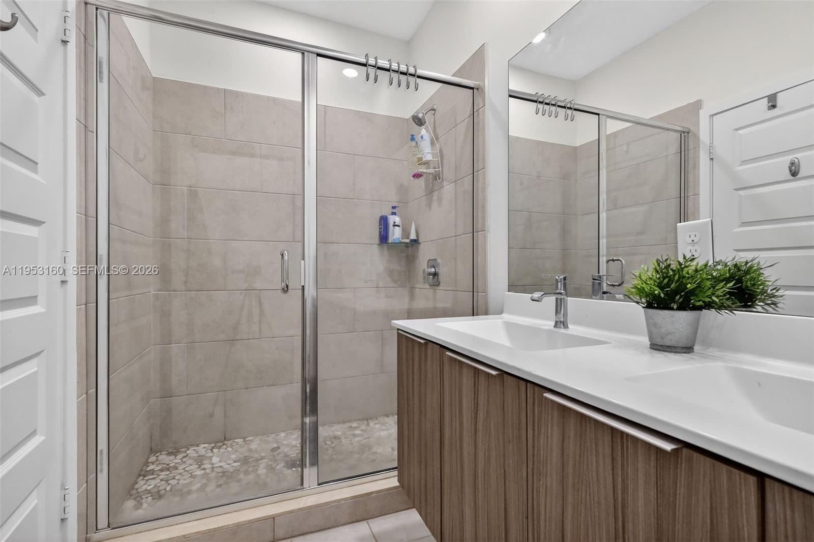 4975 Northwest 83rd Path Doral, FL 33166 - Photo 25 of 48