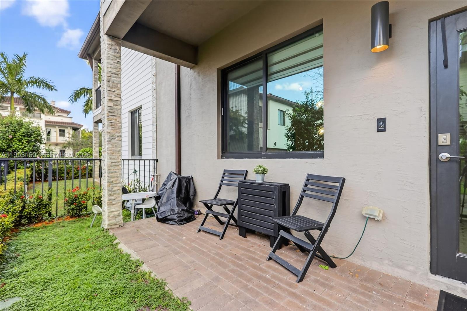 4975 Northwest 83rd Path Doral, FL 33166 - Photo 4 of 48