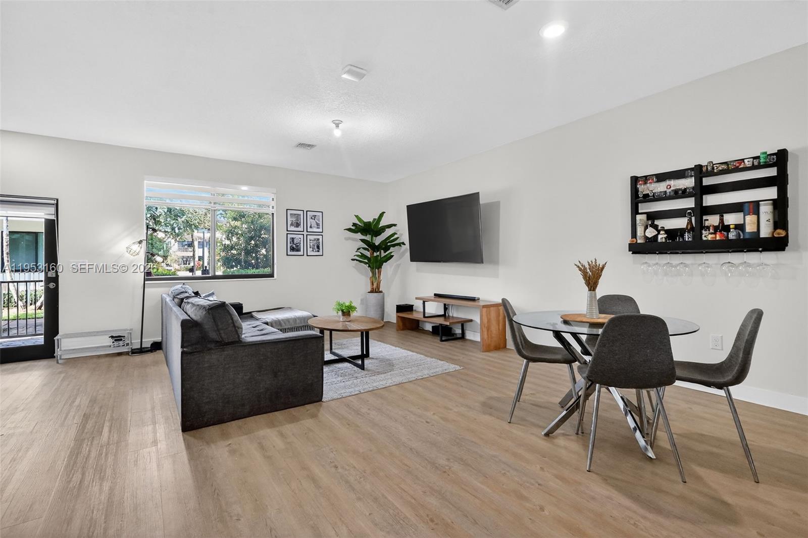 4975 Northwest 83rd Path Doral, FL 33166 - Photo 8 of 48