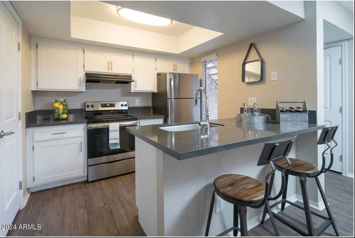 242 South Beck Avenue, Unit 2 Tempe, AZ 85281 - Photo 3 of 14 Kitchen