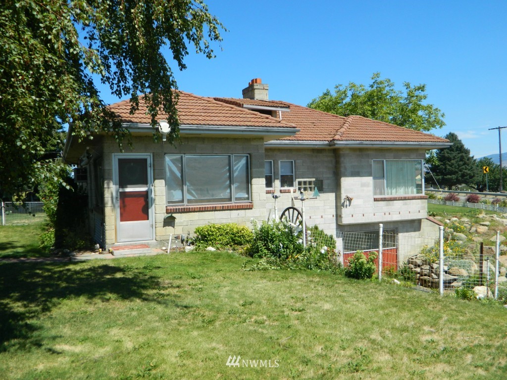 3 Tarbert Loop Okanogan, WA 98840 - Photo 2 of 21