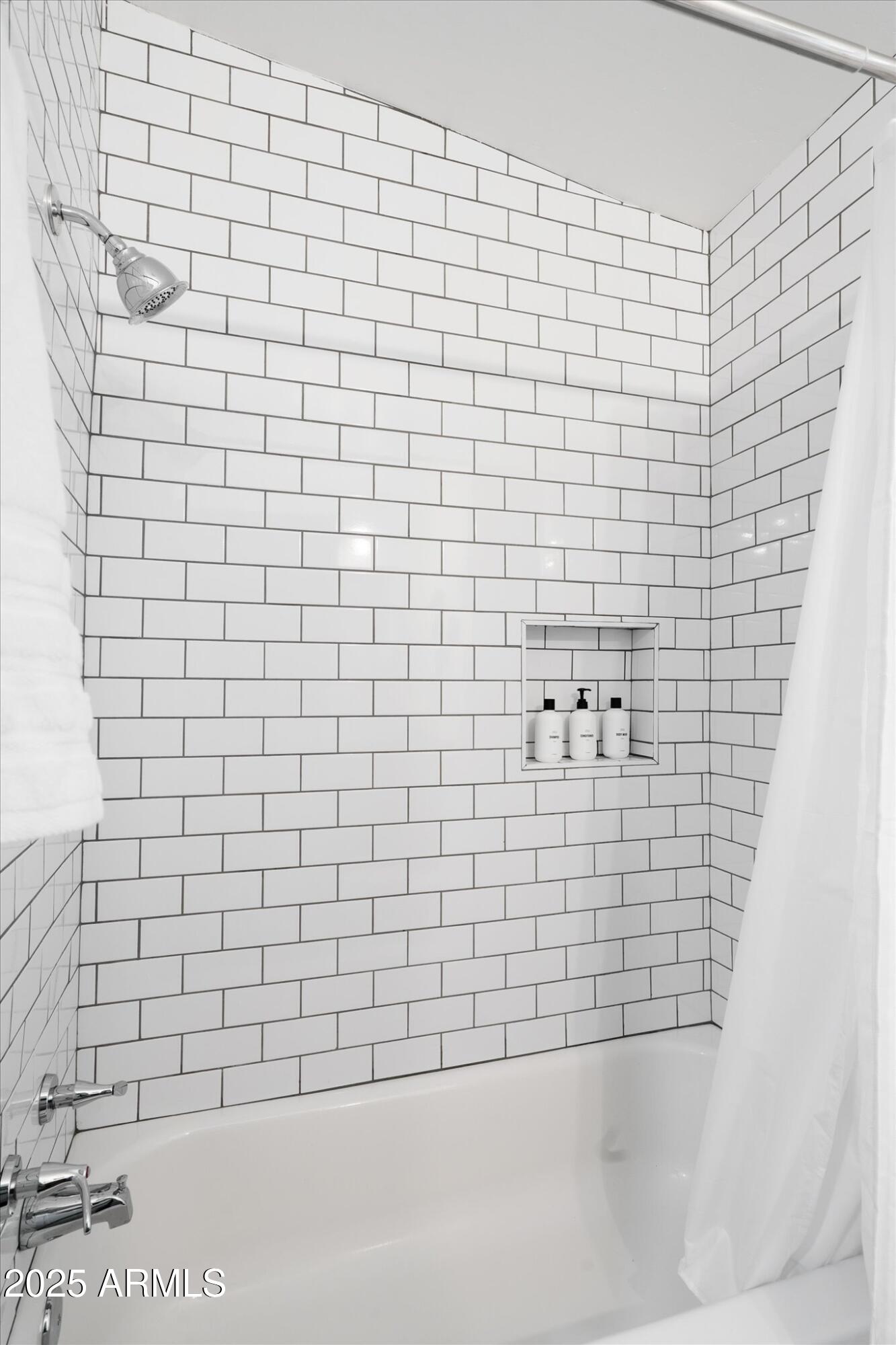 2307 North 51st Place Phoenix, AZ 85008 - Photo 26 of 41 a bathroom with a bathtub