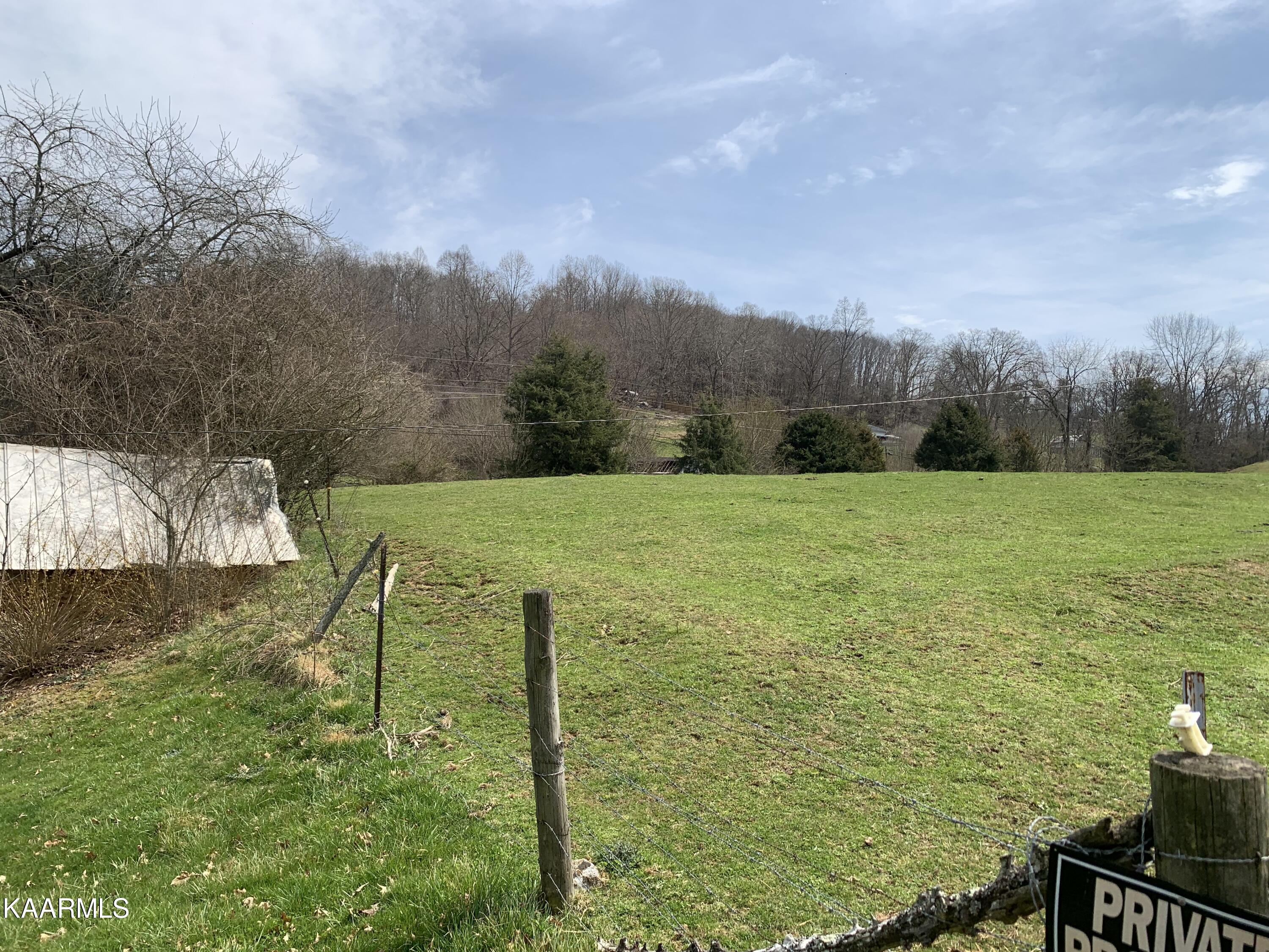 840 Blue Top Road Tazewell, TN 37879 - Photo 15 of 55 D4C7D5E6-62A1-4E1E-A6A1-99AF93F62CDE