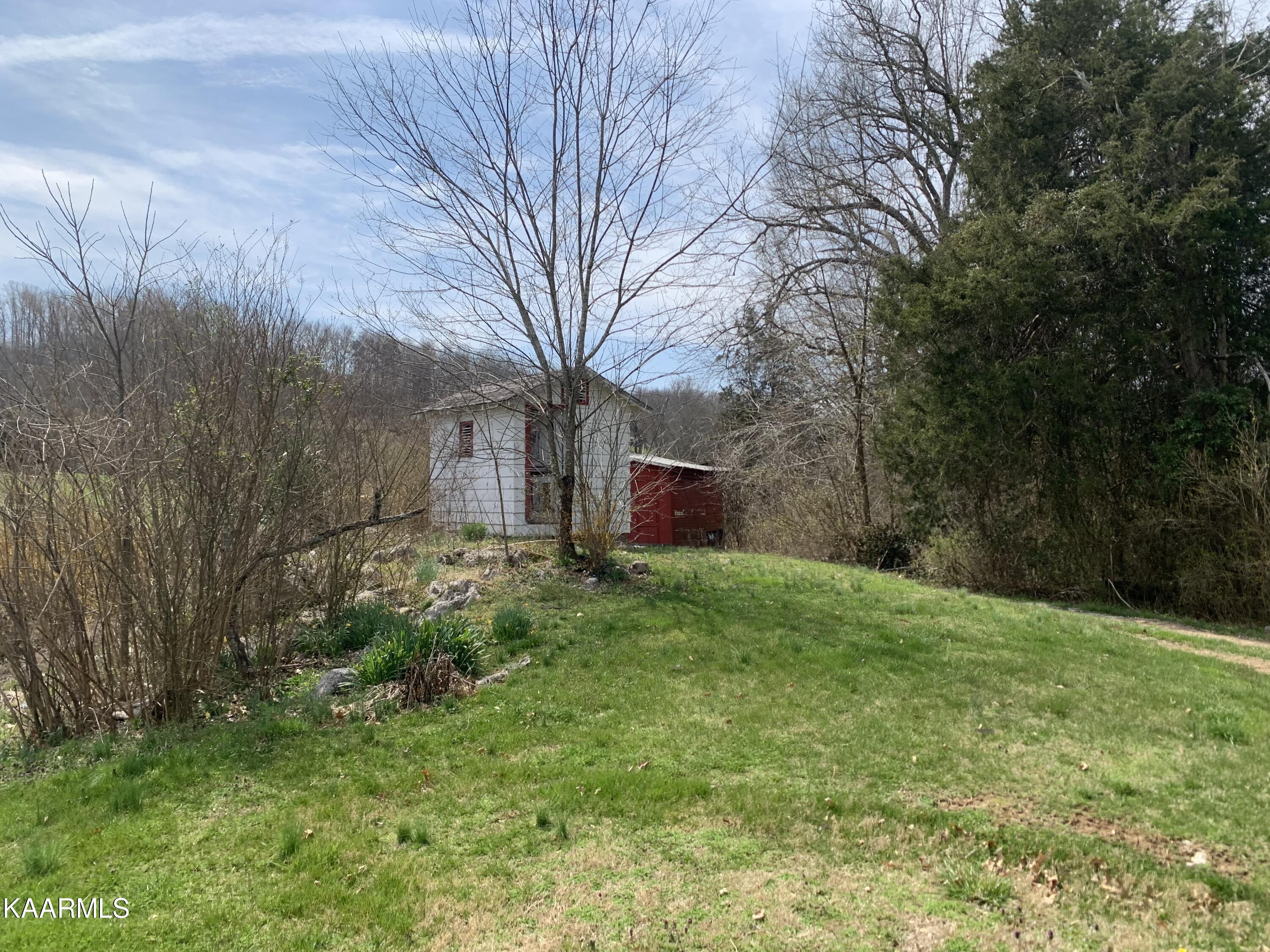 840 Blue Top Road Tazewell, TN 37879 - Photo 10 of 55 2F859A6B-D046-4BEC-8257-4B4E7D9066D4