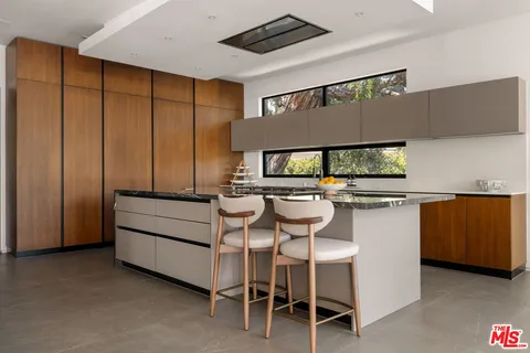 $8,495,000 | 9108 Alanda Place, Beverly Hills, CA 90210