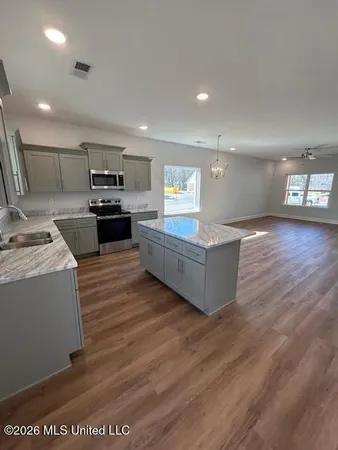 $306,900 | 6101 River Birch Road East, Walls, MS 38680