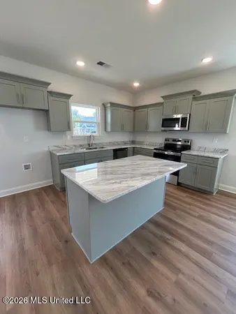 $306,900 | 6101 River Birch Road East, Walls, MS 38680