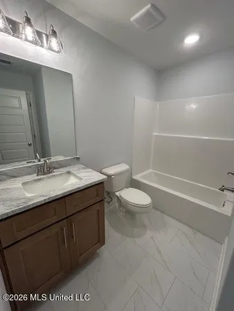 $306,900 | 6101 River Birch Road East, Walls, MS 38680