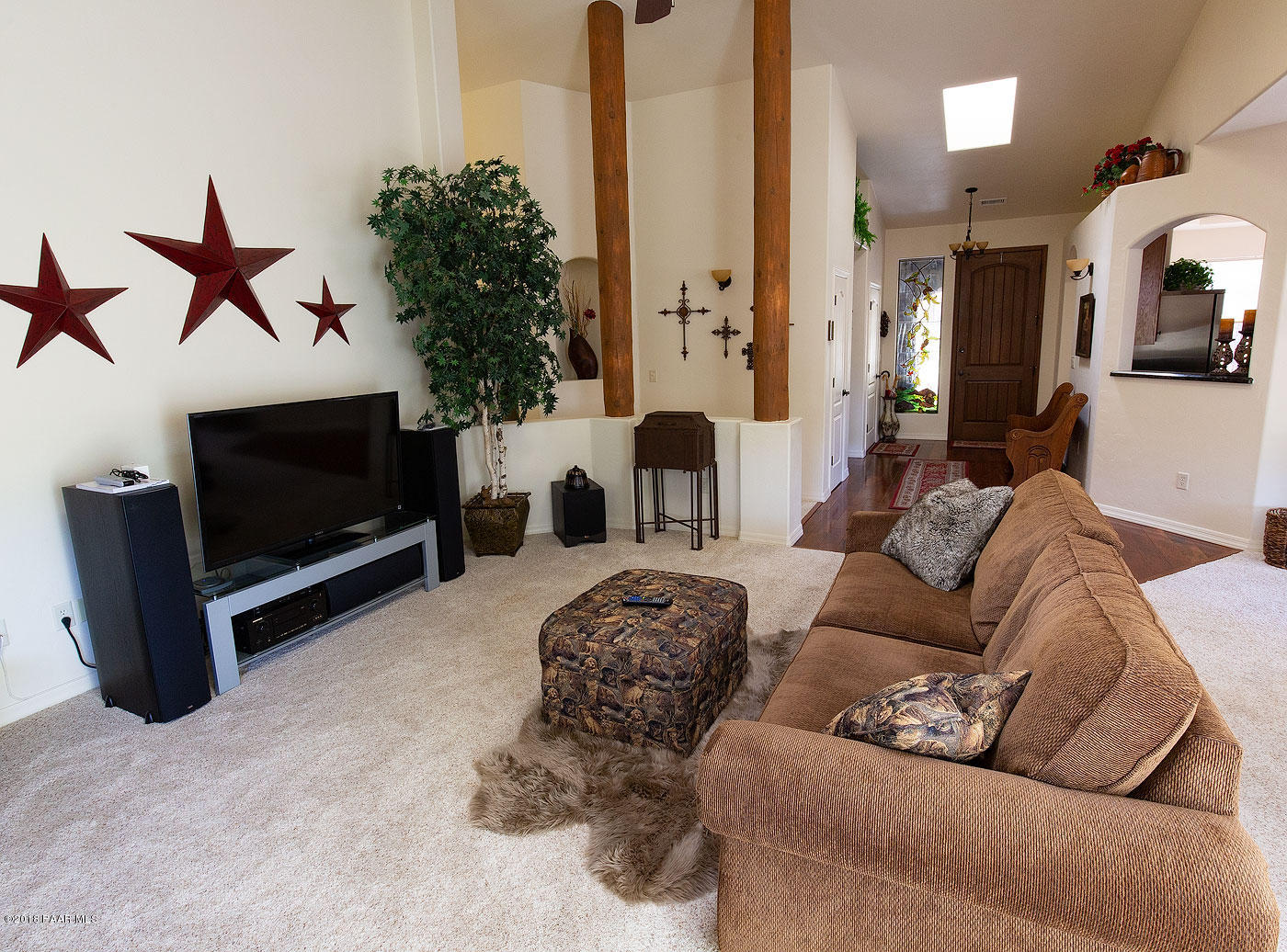 1925 Coyote Road Prescott, AZ 86303 - Photo 7 of 26 Living Room