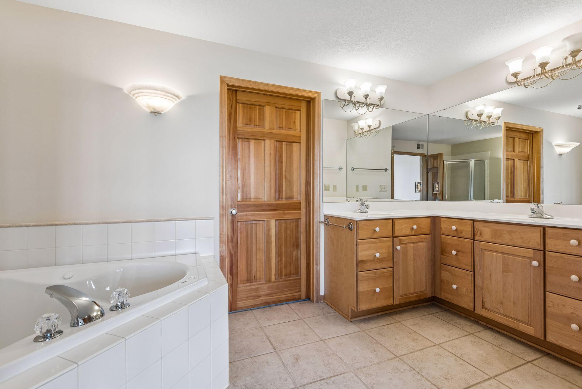 11472 Fairfield Road West, Unit 302 Minnetonka, MN 55305 - Photo 17 of 32