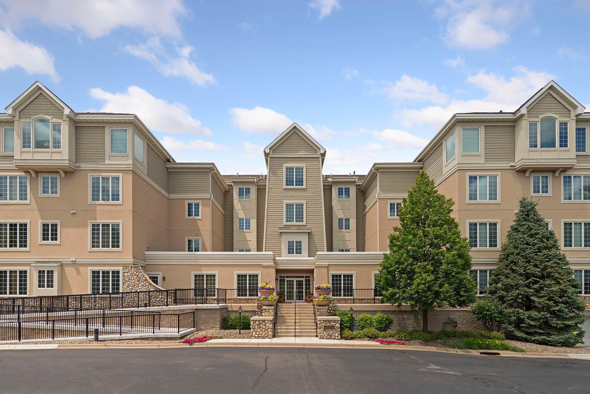 11472 Fairfield Road West, Unit 302 Minnetonka, MN 55305 - Photo 2 of 32