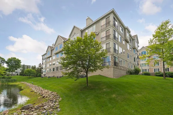 $569,900 | 11472 Fairfield Road West, Unit 302, Minnetonka, MN 55305