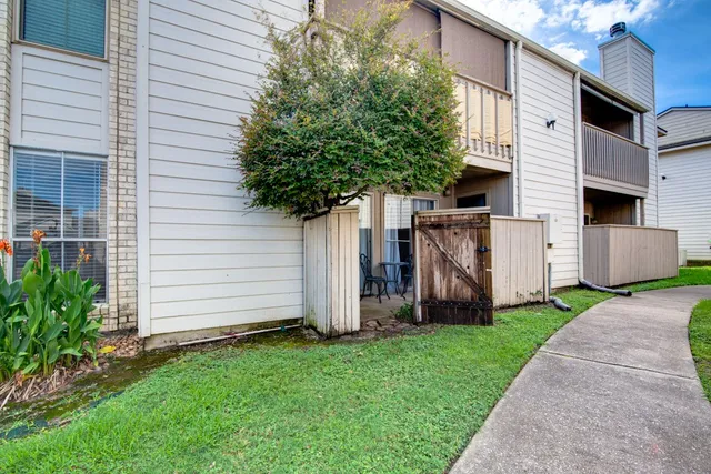 $79,900 | 3919 Fairmont Parkway, Unit 177, Pasadena, TX 77504